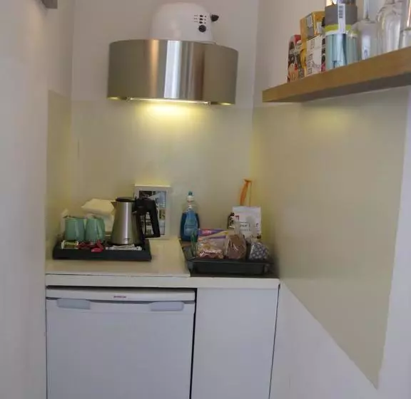 تختخواب و صبحانه Sir Nico Guest House