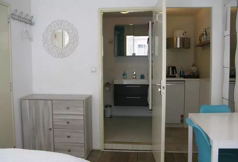 تختخواب و صبحانه Sir Nico Guest House