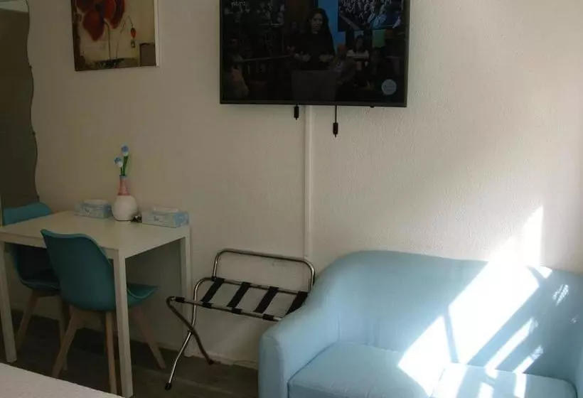 تختخواب و صبحانه Sir Nico Guest House