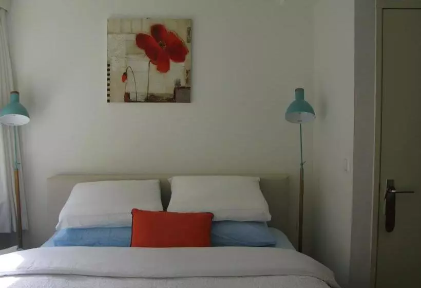 تختخواب و صبحانه Sir Nico Guest House