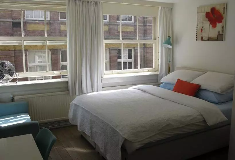 تختخواب و صبحانه Sir Nico Guest House