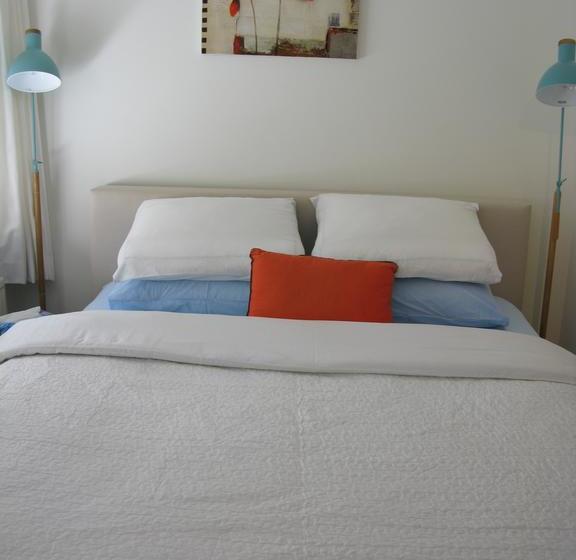 Bed and Breakfast Sir Nico Guest House