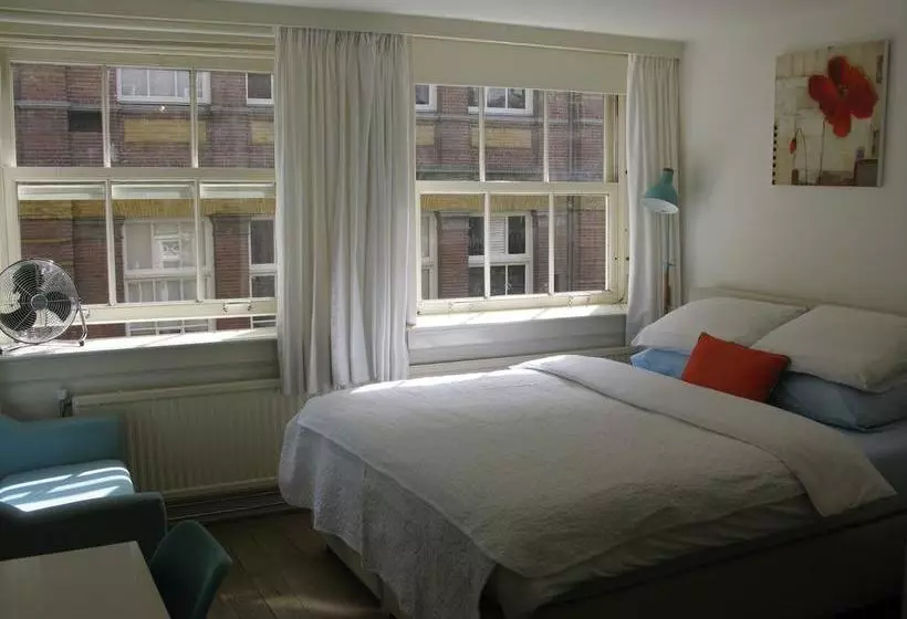 تختخواب و صبحانه Sir Nico Guest House