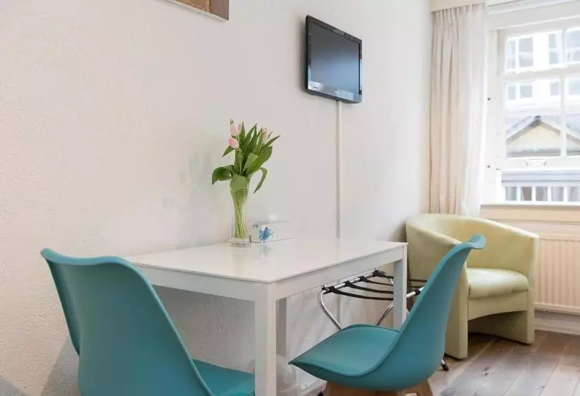 تختخواب و صبحانه Sir Nico Guest House