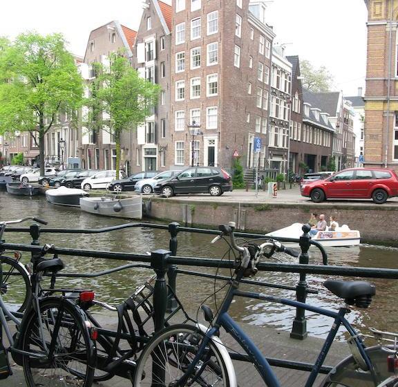 Bed and Breakfast Sir Nico Guest House