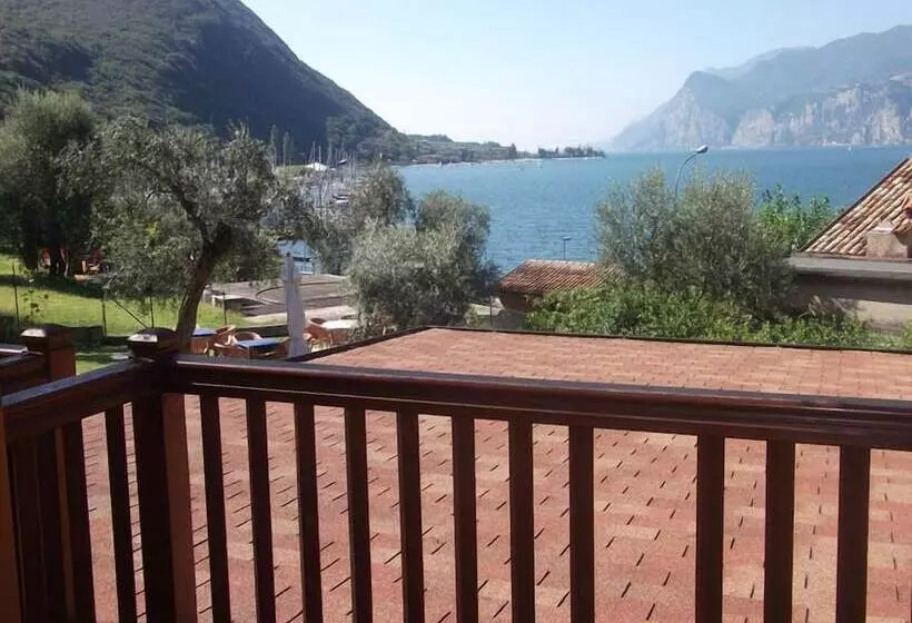 Hotelli Albergo Navene