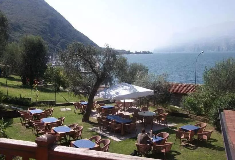 Hotelli Albergo Navene