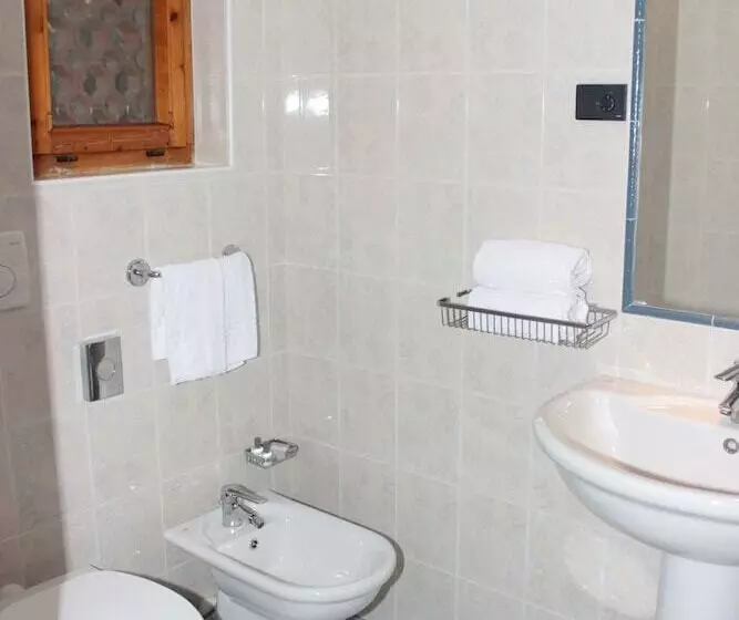 Hotelli Albergo Navene