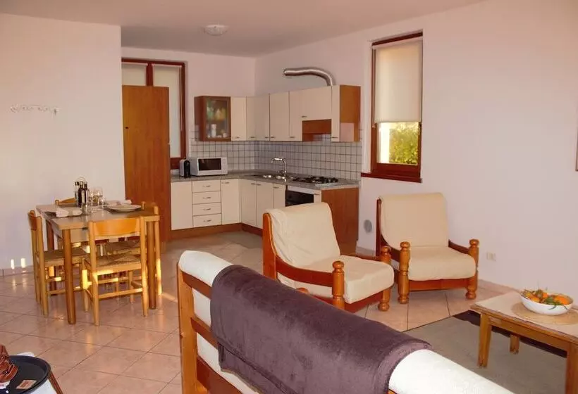 Hotelli Albergo Navene