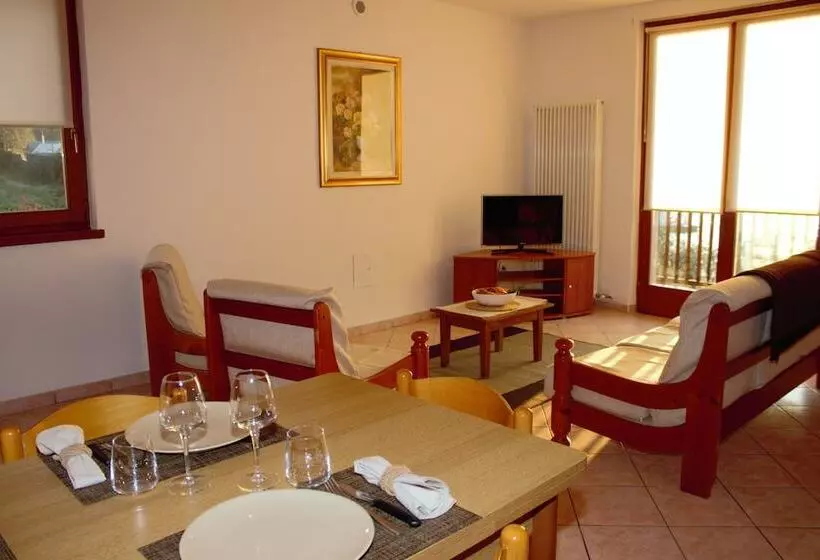 Hotelli Albergo Navene