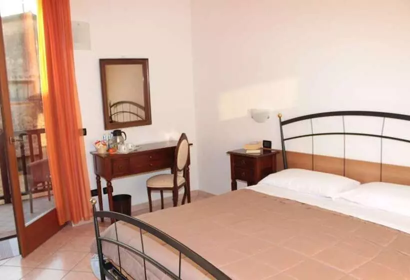 Hotelli Albergo Navene