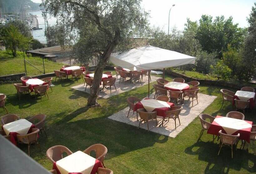 호텔 Albergo Navene