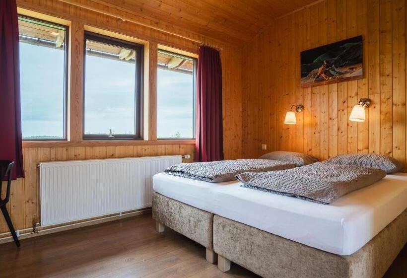 هتل Arnanes Country