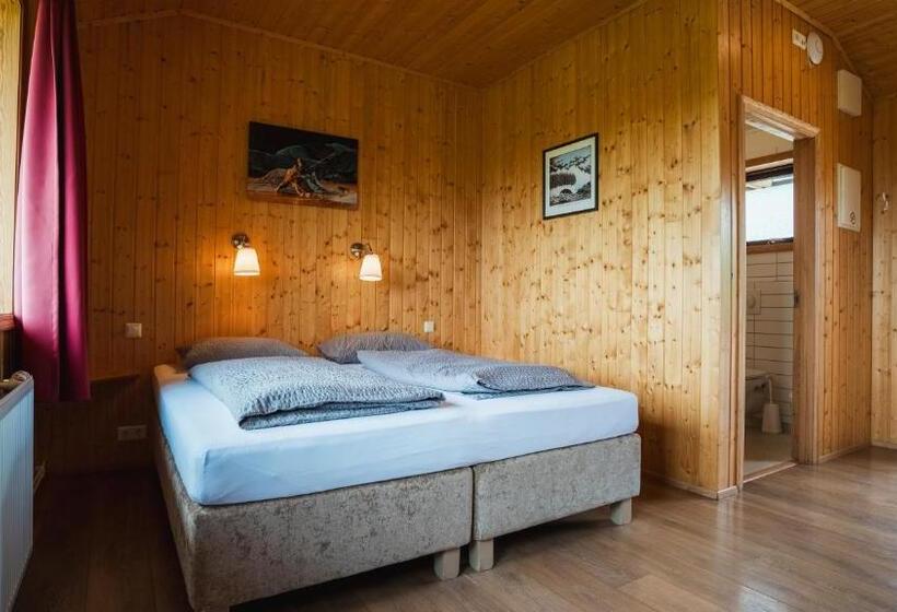 هتل Arnanes Country