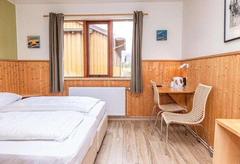 هتل Arnanes Country