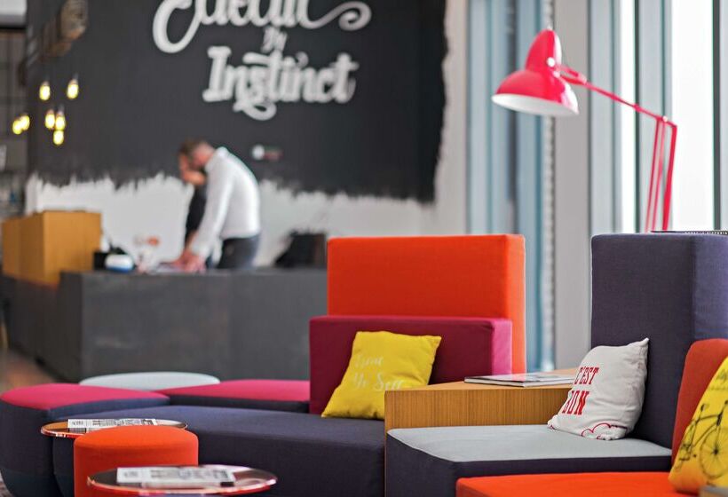 هتل Hampton By Hilton Dubai Al Seef