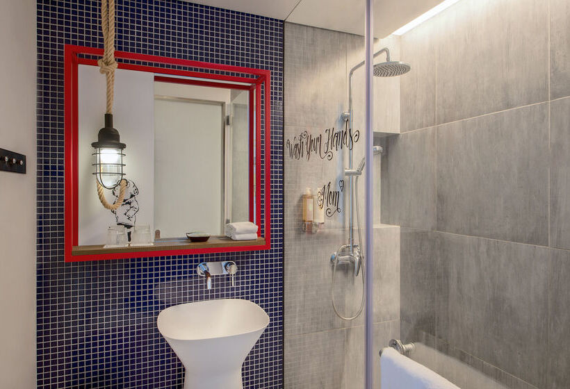 هتل Hampton By Hilton Dubai Al Seef