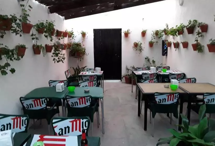 Hotelli Hostal Miguel