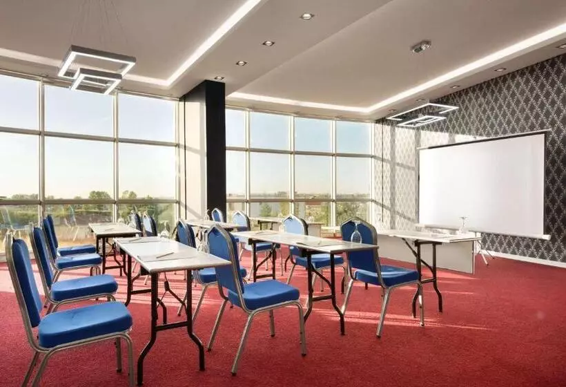 Ramada Hotel By Wyndham Edirne