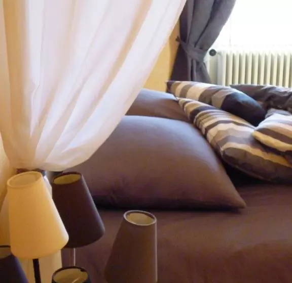 ベッドアンドブレックファースト Les Chambres D Hôtes De Luneil