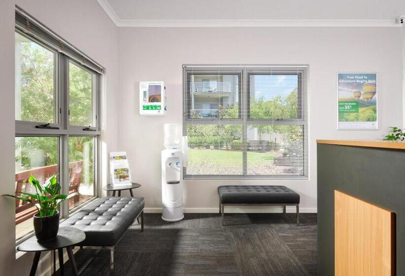 فندق Airport Apartments By Vetroblu