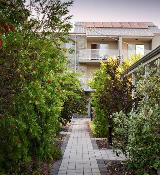 فندق Airport Apartments By Vetroblu