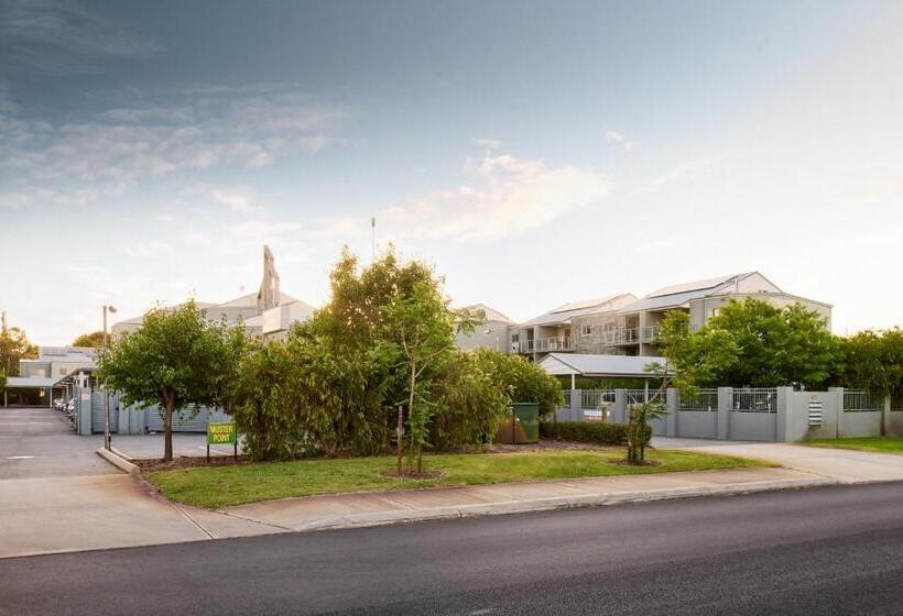 فندق Airport Apartments By Vetroblu