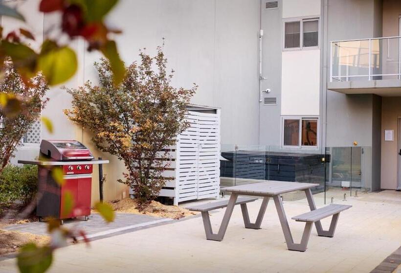 فندق Airport Apartments By Vetroblu