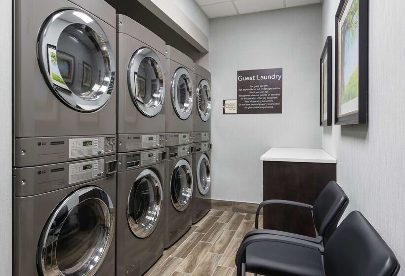 فندق Homewood Suites By Hilton Ottawa Airport