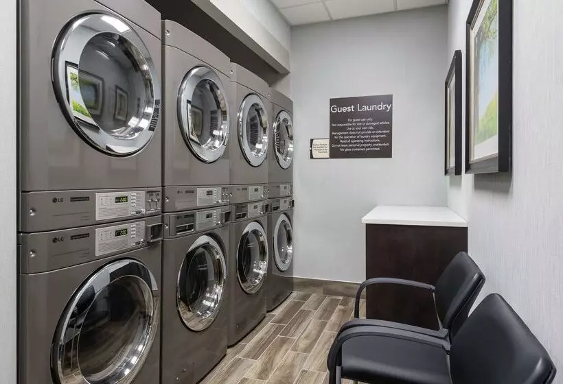 Hotelli Homewood Suites By Hilton Ottawa Airport