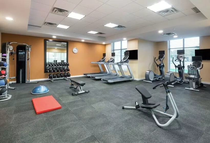 Hotelli Homewood Suites By Hilton Ottawa Airport