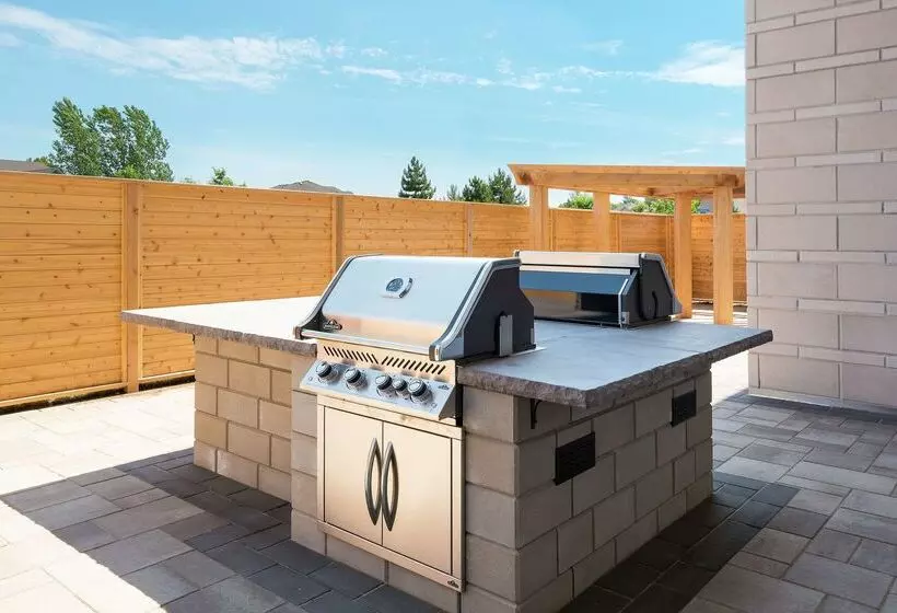 Hotelli Homewood Suites By Hilton Ottawa Airport