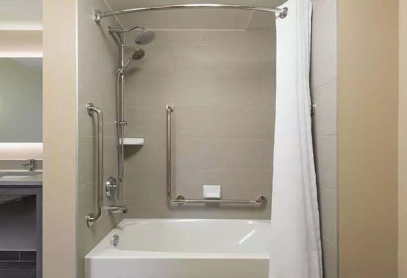 Hotelli Homewood Suites By Hilton Ottawa Airport