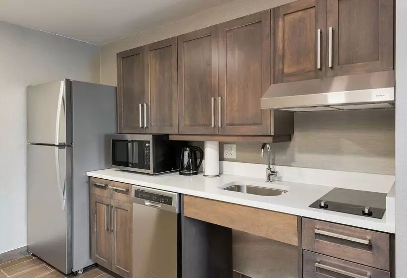 Hotelli Homewood Suites By Hilton Ottawa Airport