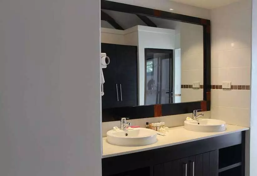 Hotelli Landers Bay Resort & Spa Fiji   Adults Only