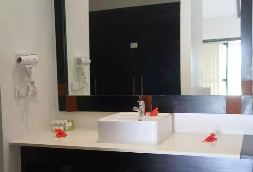 Hotelli Landers Bay Resort & Spa Fiji   Adults Only