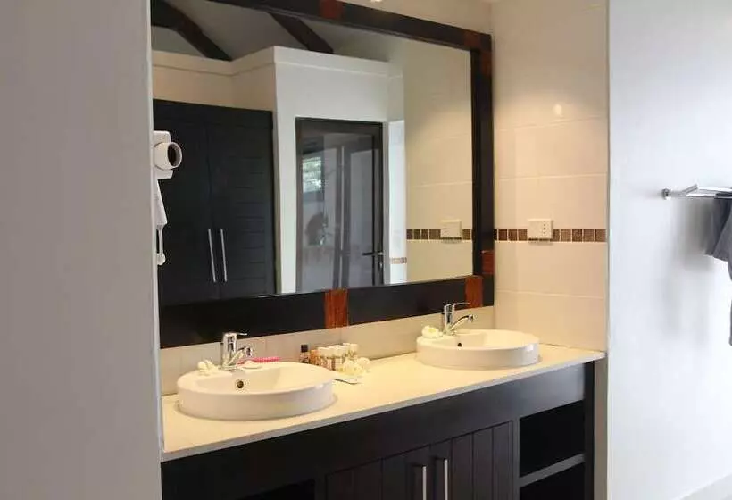 Hotelli Landers Bay Resort & Spa Fiji   Adults Only