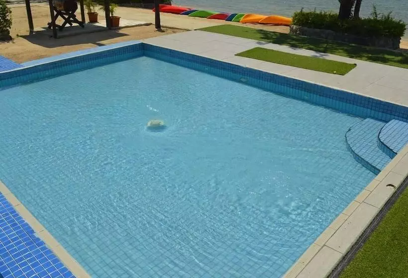 Hotelli Landers Bay Resort & Spa Fiji   Adults Only