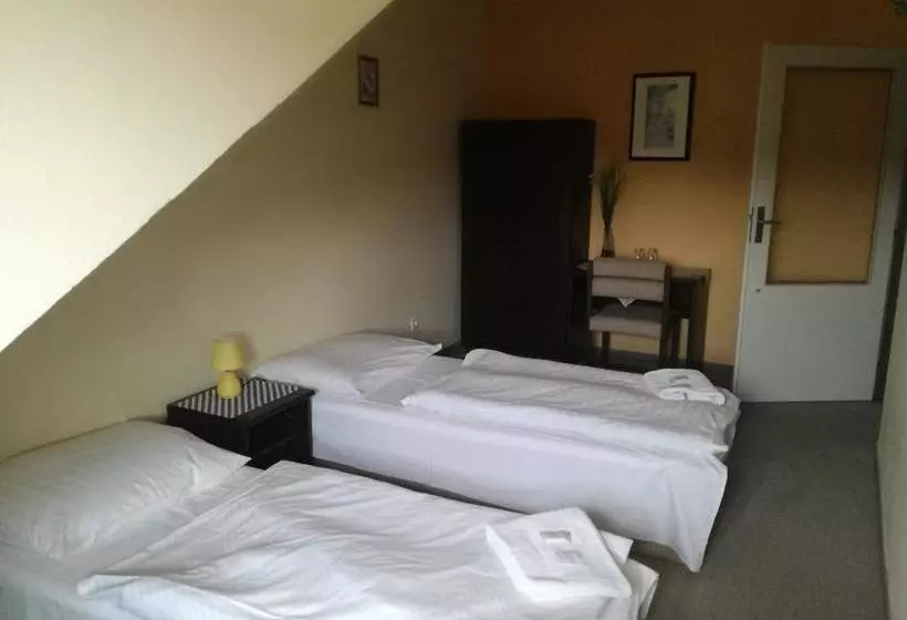 Hotelli Zlatý K í