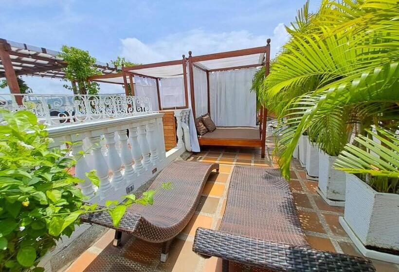 Life Is Good Cartagena Hostel