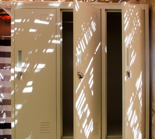 הוסטל Hostal Kirckir