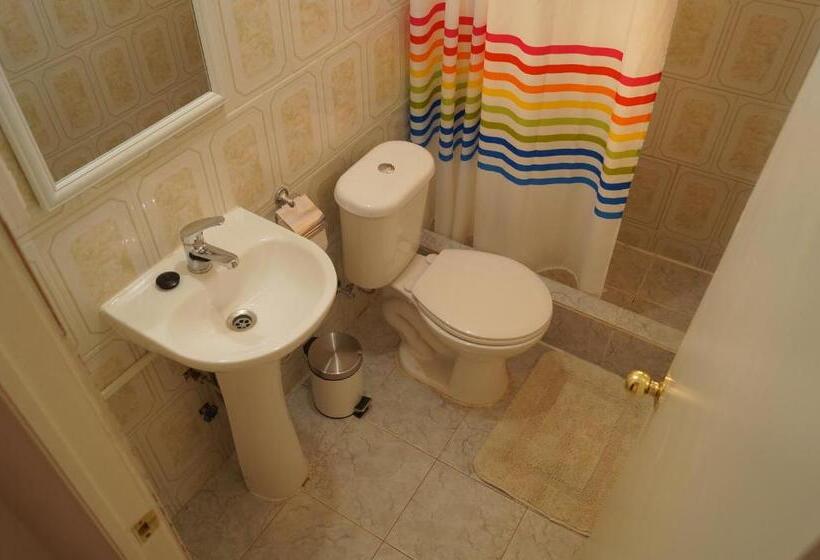 הוסטל Hostal Kirckir