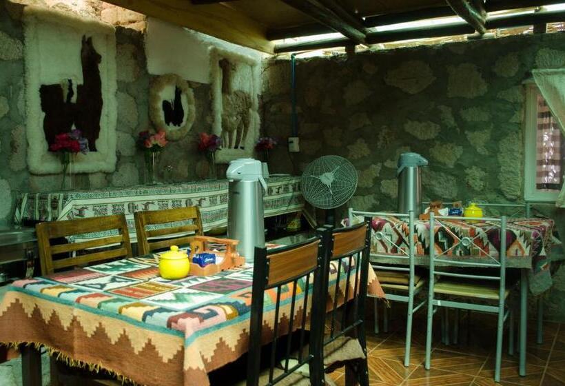 הוסטל Hostal Kirckir