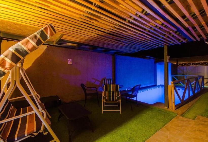 הוסטל Hostal Kirckir