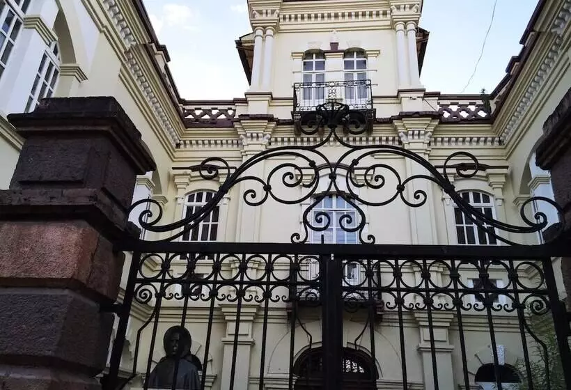 ユースホステル Hostal Latina