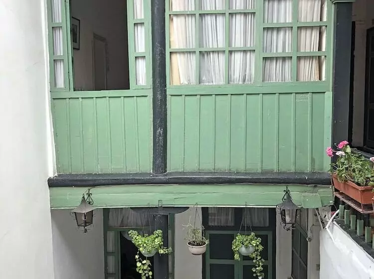 ユースホステル Hostal Latina