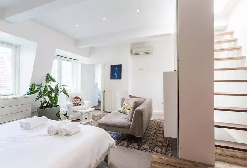 تختخواب و صبحانه House Of Arts – City Centre Apartment