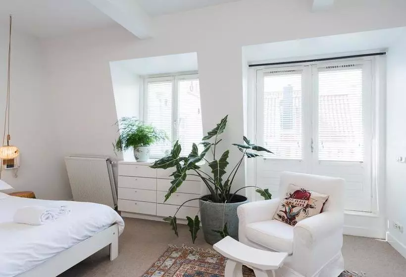 تختخواب و صبحانه House Of Arts – City Centre Apartment