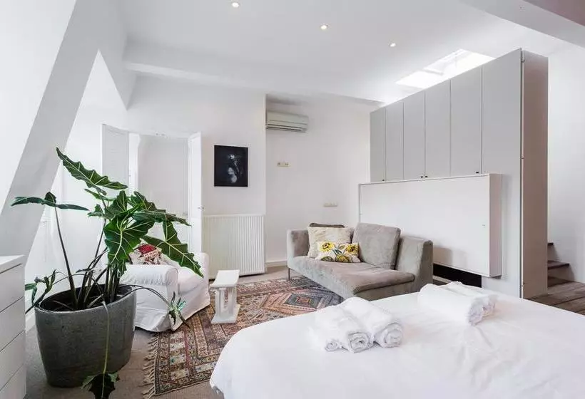 تختخواب و صبحانه House Of Arts – City Centre Apartment