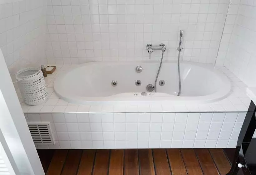 تختخواب و صبحانه House Of Arts – City Centre Apartment